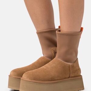 UGG Women’s Classic Dipper Boot in Chesnut NWOT